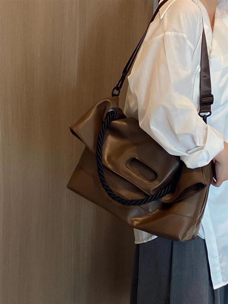 Autumn And Winter Minimalist Style Large Tote Bag Personality Glossy Niche