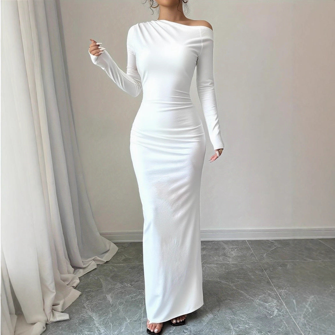 Sleek Long-sleeved Solid-color Dress That Hugs