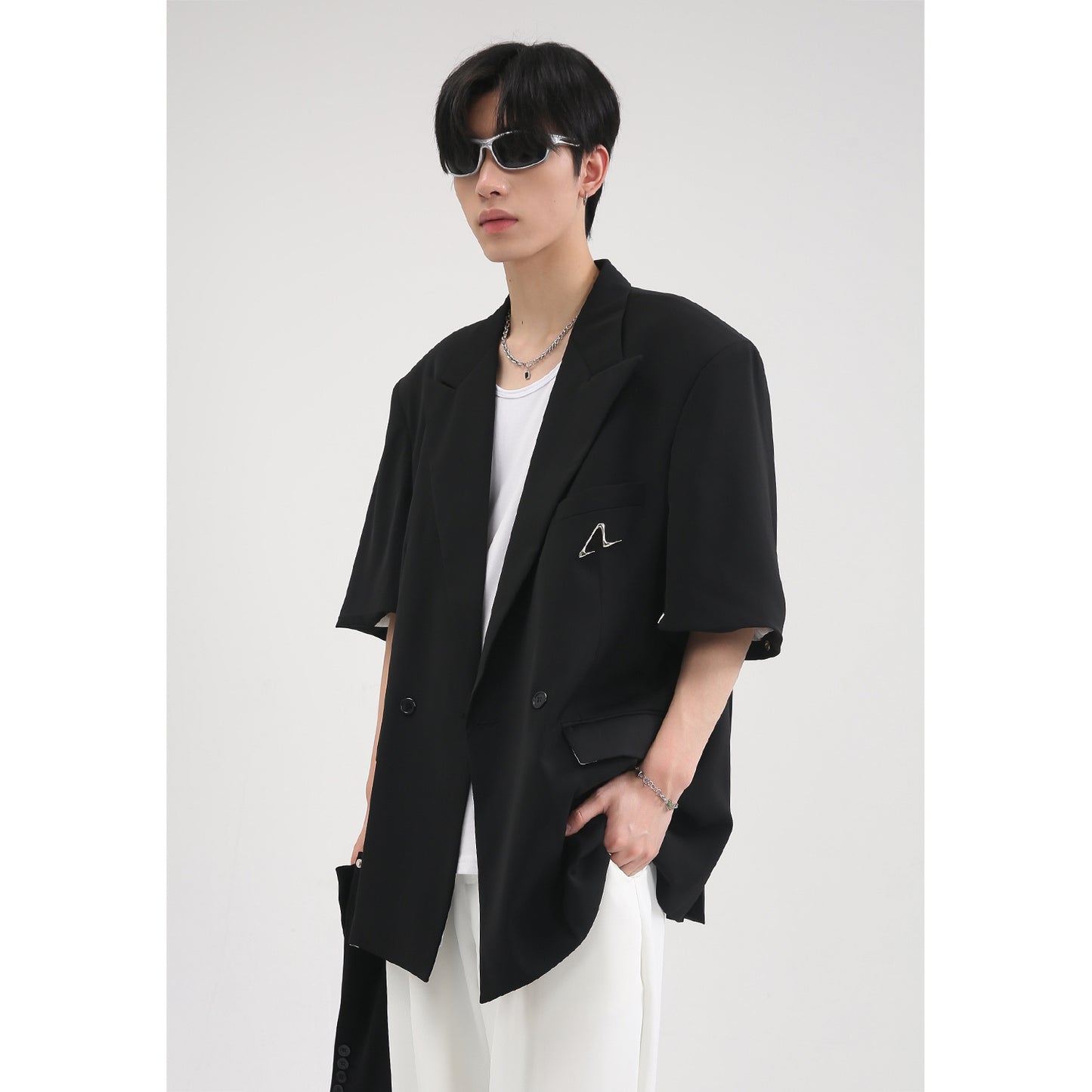 Metal Label Design Detachable Short Sleeve Padded Shoulder Suit
