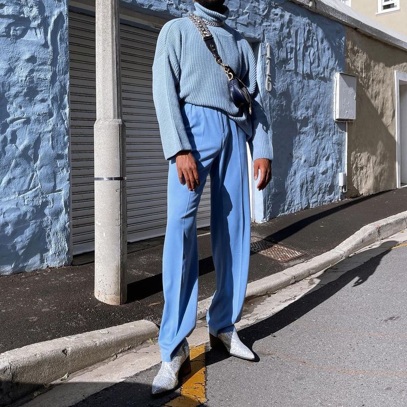 Hvid Slim-fit Sweater med Opretstående Krave, Plysset Trøjejakke