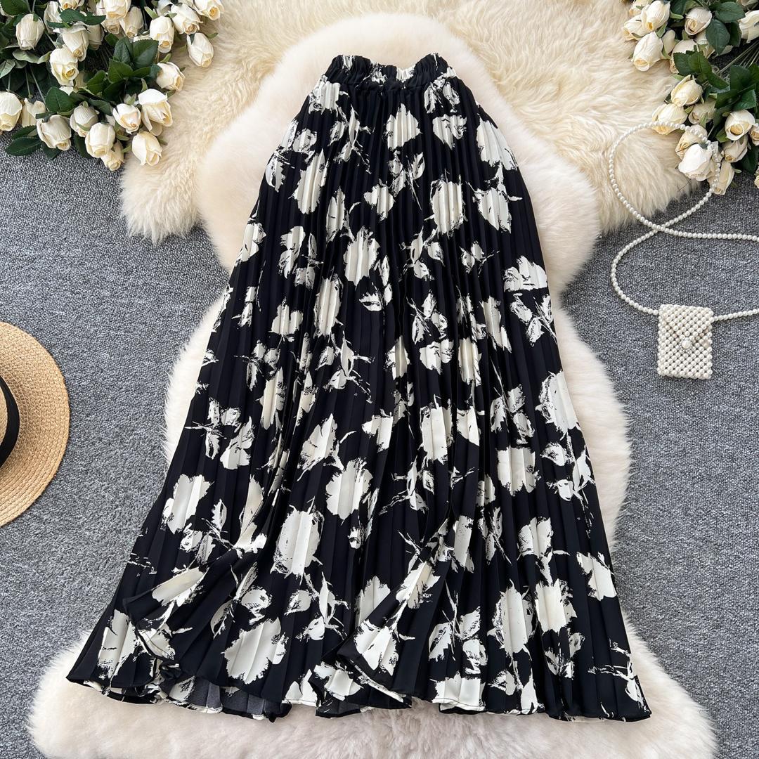 New Flowing A-line Skirt With Draped Pleats And A Delicate Floral Print