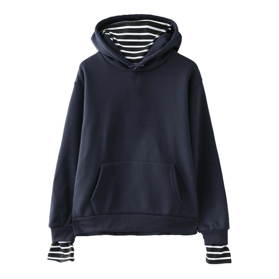 Ensfarvet, falsk todelt hættetrøje i fleece med stribede ærmer, koreansk stil, trendy hættetrøje, blank fake todelt