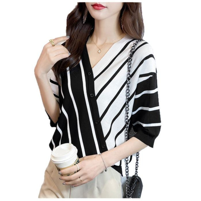 High-quality V-neck Knit Top Thats Loose-fitting And Slimming