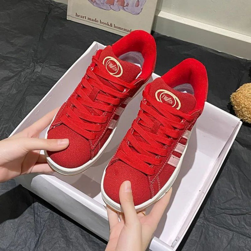 Sneakers med snøre i mesh og lav gummisål