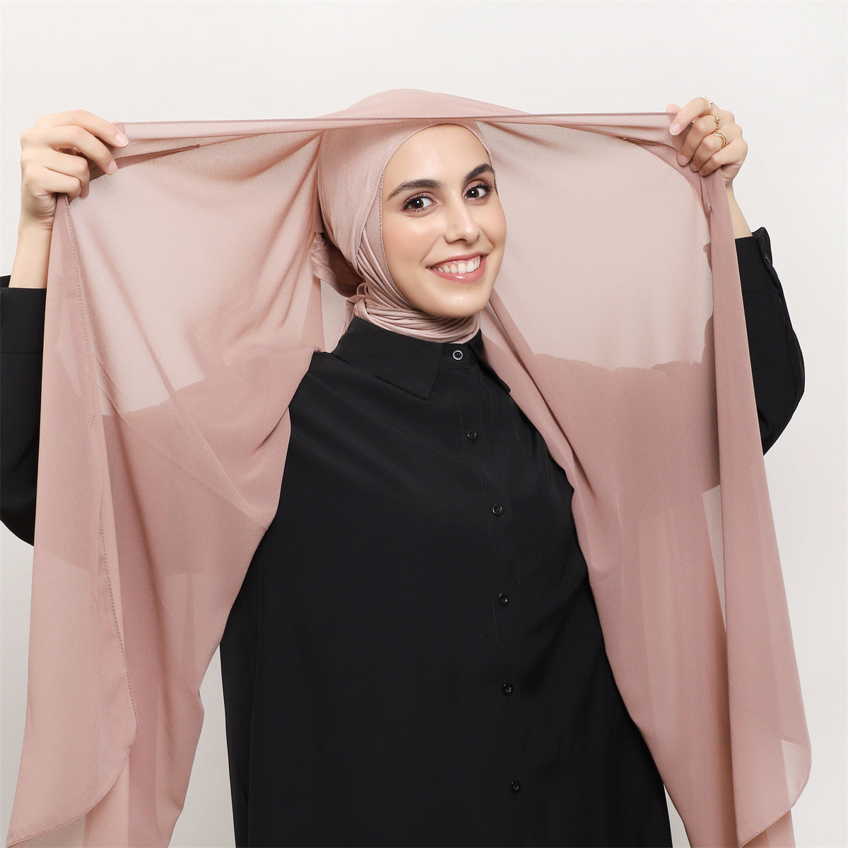 Ensfarvet perle chiffon tørklæde plus samme farve