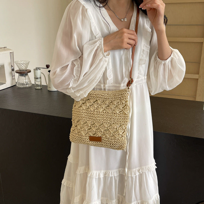 Women's Large Capacity Straw Woven Crossbody Bucket Bag