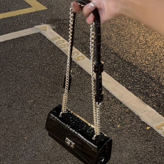 Popular Versatile Commuter Crossbody Bag With A Chain And A Small Square Design