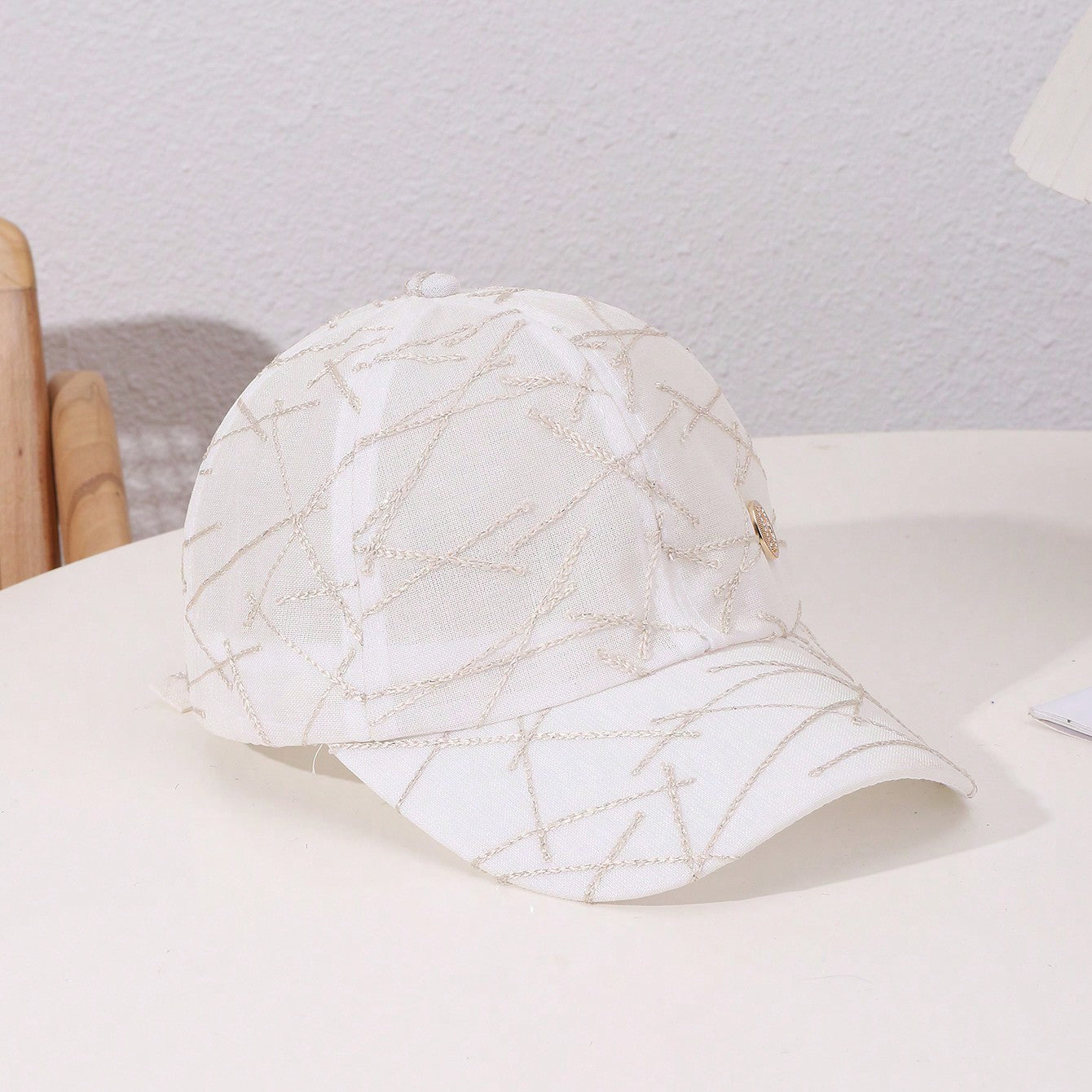 Single-color Shiny Silk Texture Rhinestone R-style Japanese-Korean Fashion Mesh Cap With Breathability, Suitable For Daily Outings And Photography.