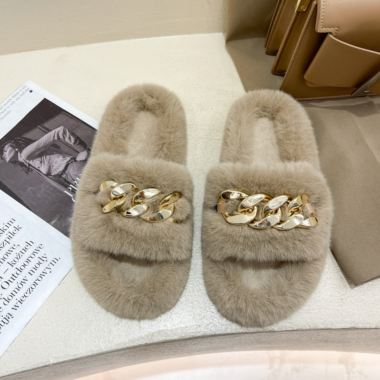 Furry Flat-bottomed Slippers On The Inside And Outside