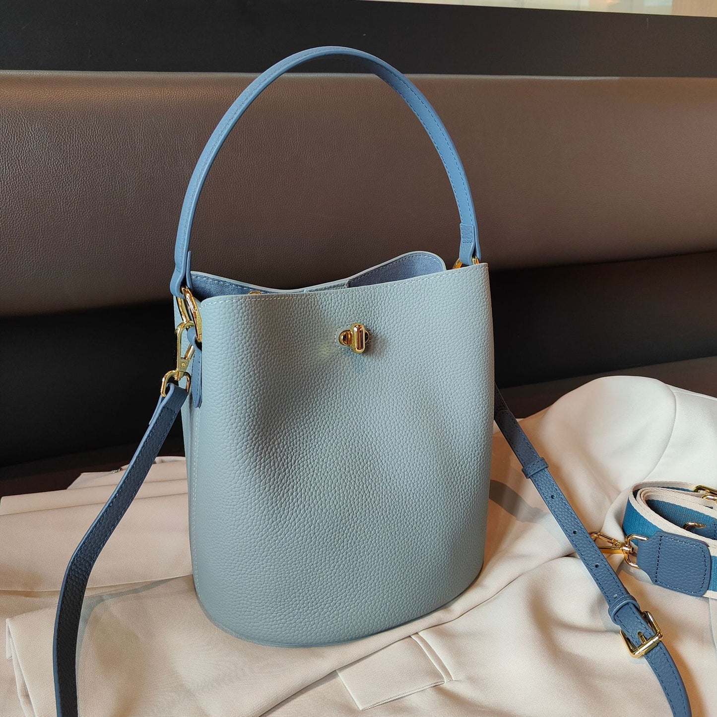 Versatile Single Shoulder Crossbody Bag Large Capacity