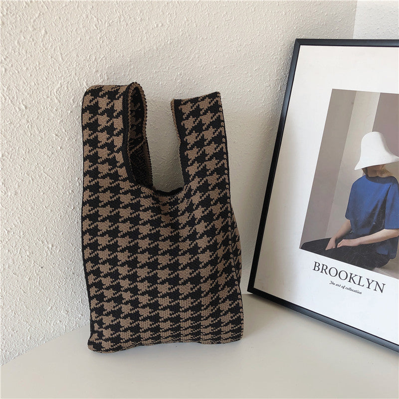 Woven Black And White Checkered One-shoulder Armpit Bag