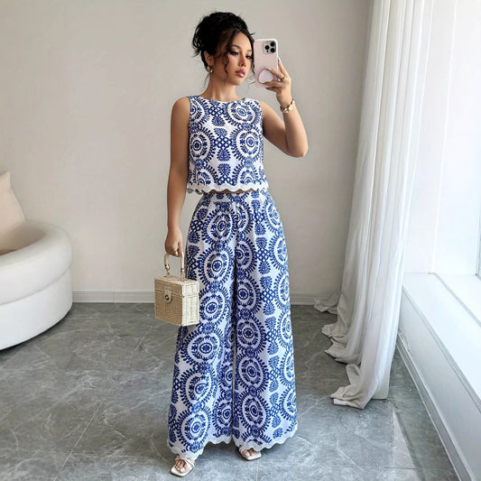 Plant-patterned Crew-neck Sleeveless Top And Wide-leg Pants Set With A Printed Design