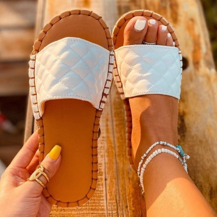 Wear Flat Slippers Outside The Stitching