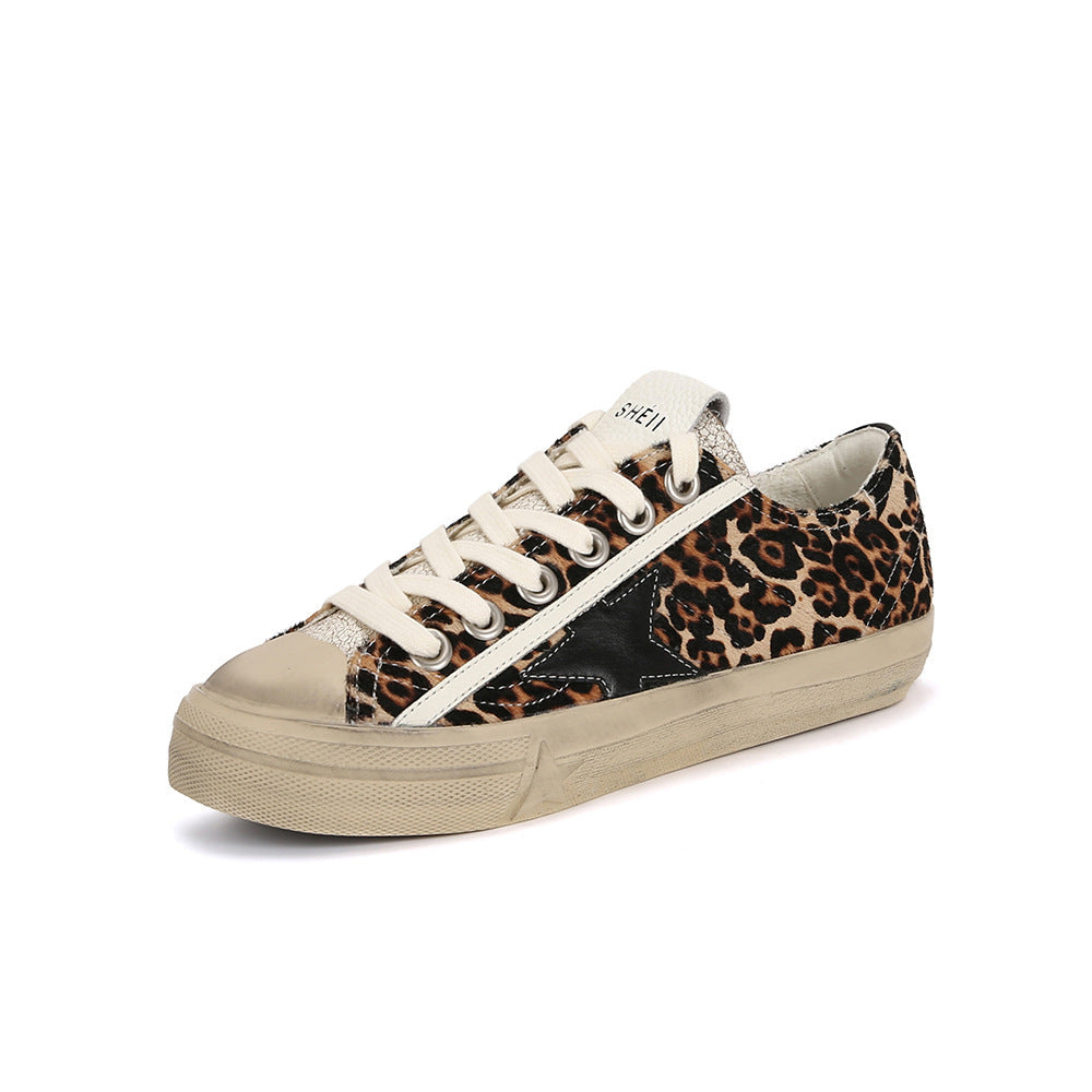 Vaskede sneakers med hestemotiv og slidt look