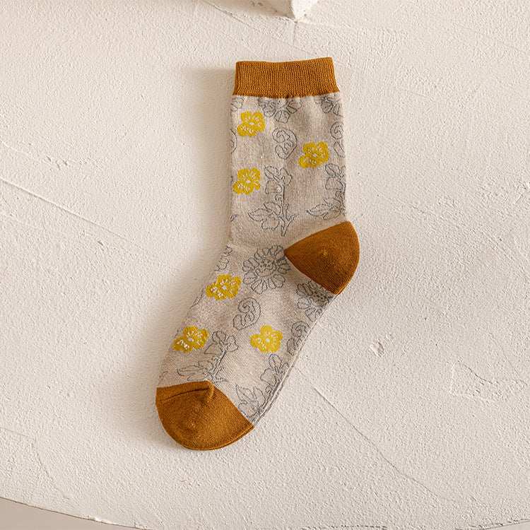 Women's Fashionable And Versatile Retro Mid-calf Socks