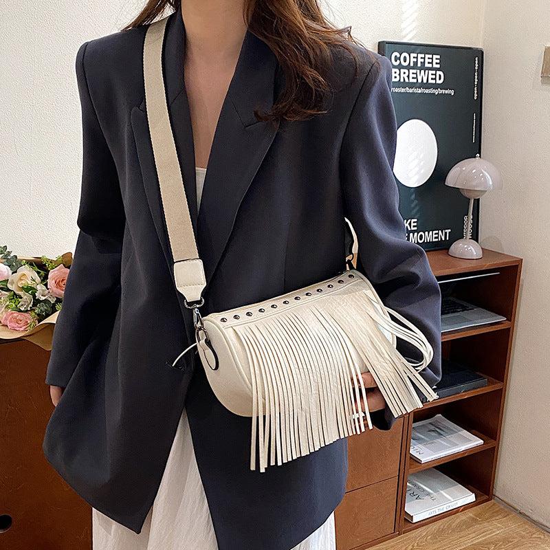 Ladies Tassel Retro Large Capacity Shoulder Bag