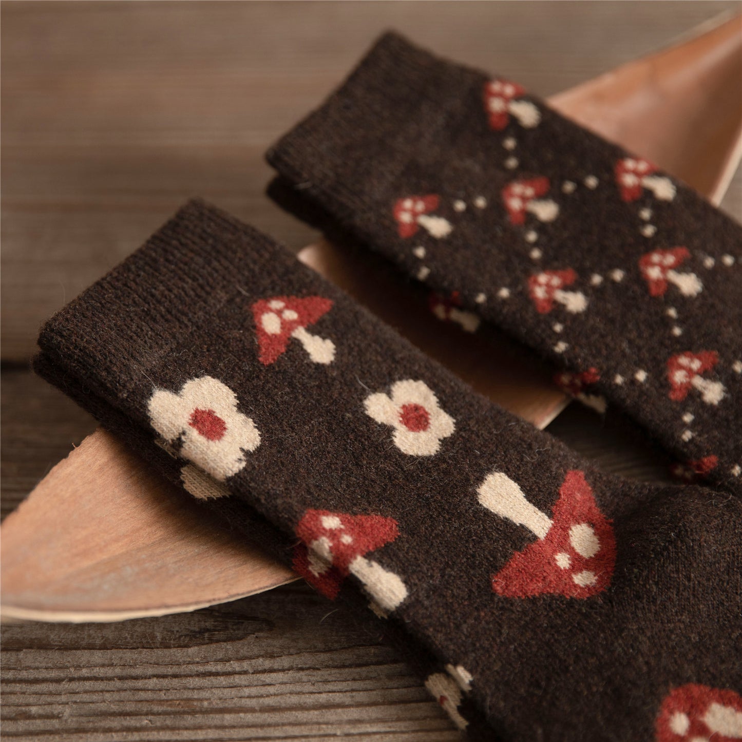 Medium Tube Thickened Brown Small Mushroom Wool Women's Socks