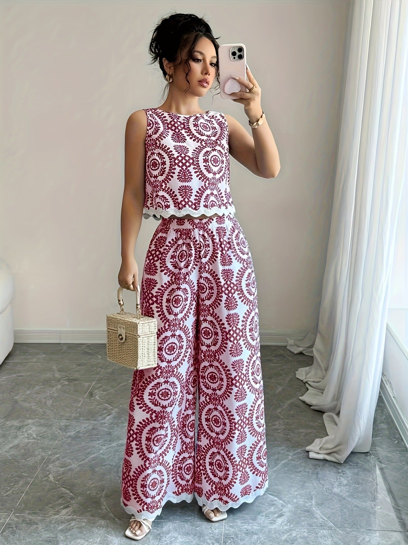 Plant-patterned Crew-neck Sleeveless Top And Wide-leg Pants Set With A Printed Design