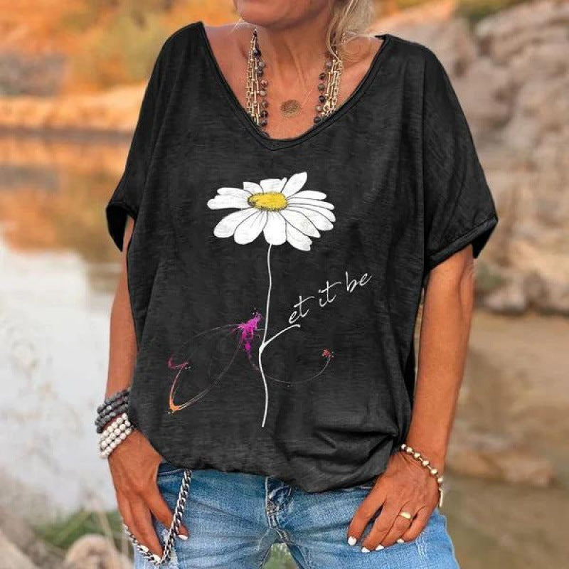 Løs V-hals T-shirt med digitalt print og korte ærmer