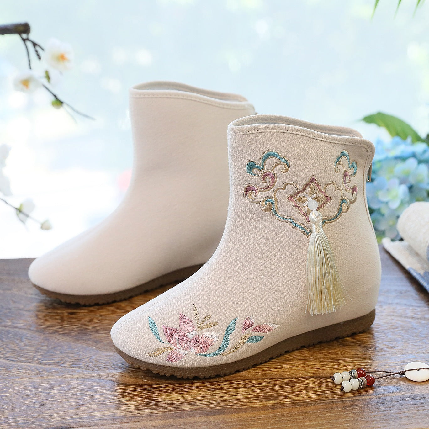 Winter Cotton Padded Velvet Short Boots Cotton Embroidery Tassel Female Cloth Shoes