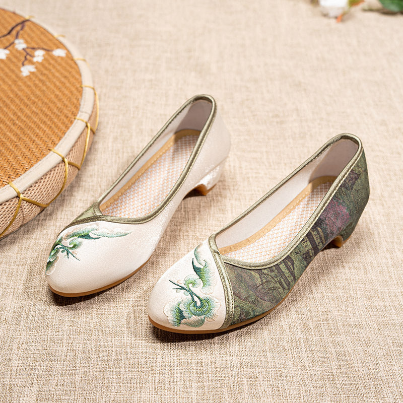 Female Ethnic Style Embroidered Shoes