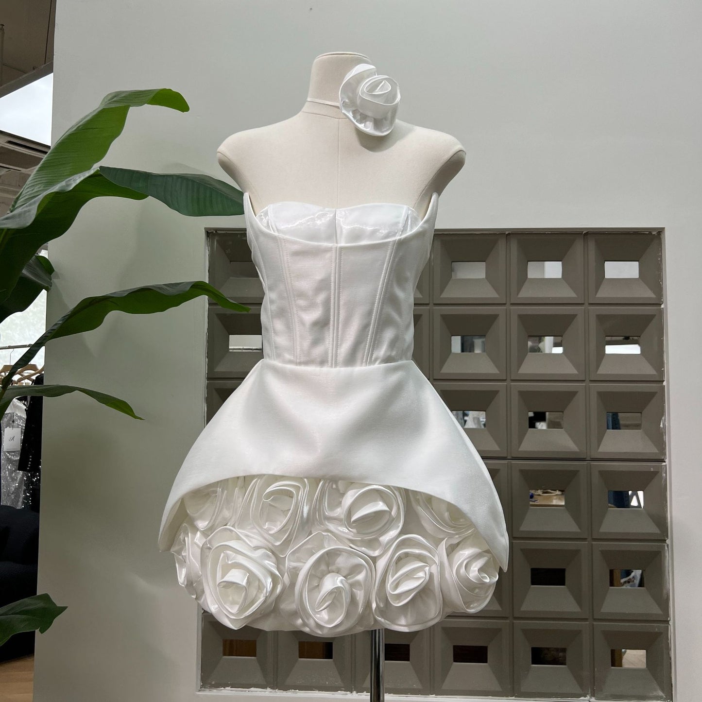 Designers Three-dimensional Floral Fishbone Bandeau Dress With Contrasting Colors