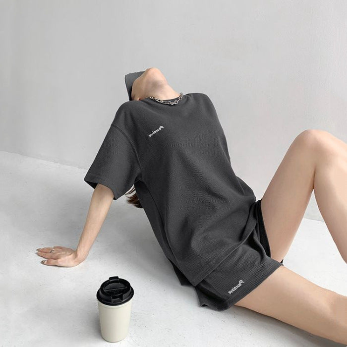 Stylish Loose-fitting Figure-flattering Short-sleeve T-shirt And Shorts Two-piece Set