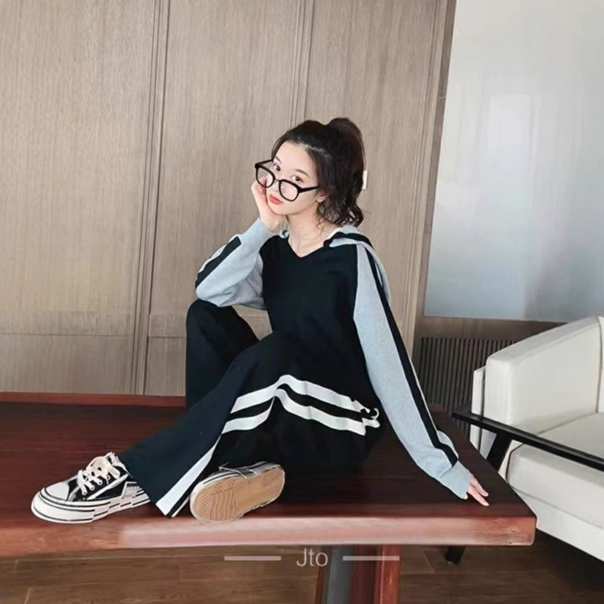 V-neck Hooded Sweater Loose Wide Leg Pants Anti-aging Casual Sports Suit