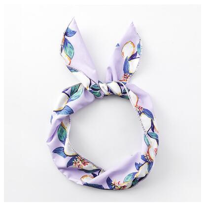 Hair band with female tiara