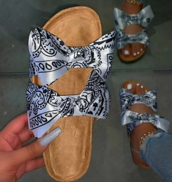 Platform bow satin fish and insect slippers