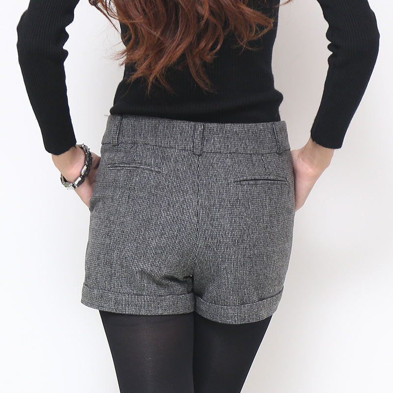 Ladies thick plaid suit casual woolen shorts