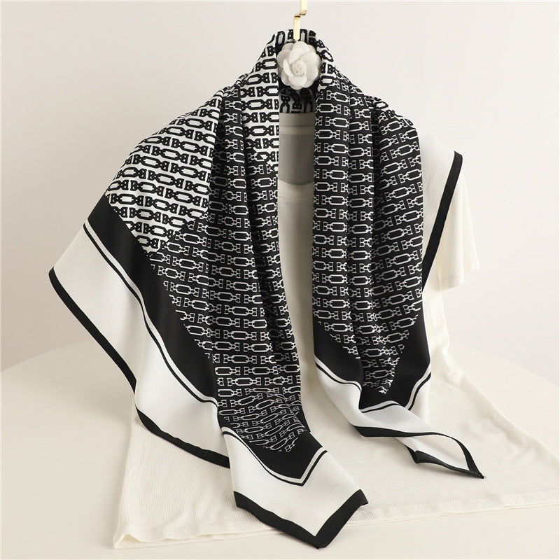 Ladies Fashion Simple Retro Printed Square Scarf