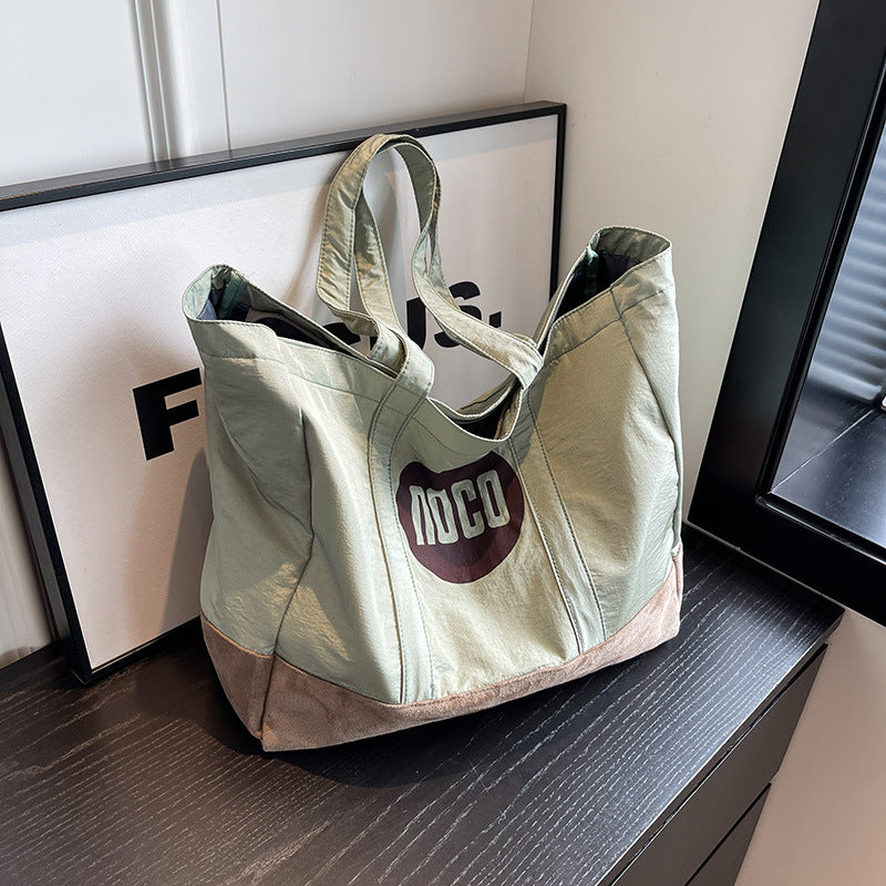 Moderigtig kortrejsetaske til kvinder