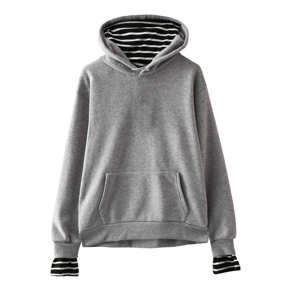 Ensfarvet, falsk todelt hættetrøje i fleece med stribede ærmer, koreansk stil, trendy hættetrøje, blank fake todelt