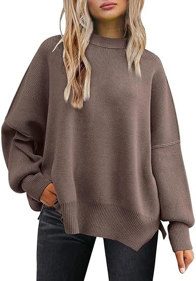 Strikket sweater med rund hals, løs pasform og slidser i siderne. Ensfarvet sweater med flagermusærmer til kvinder.