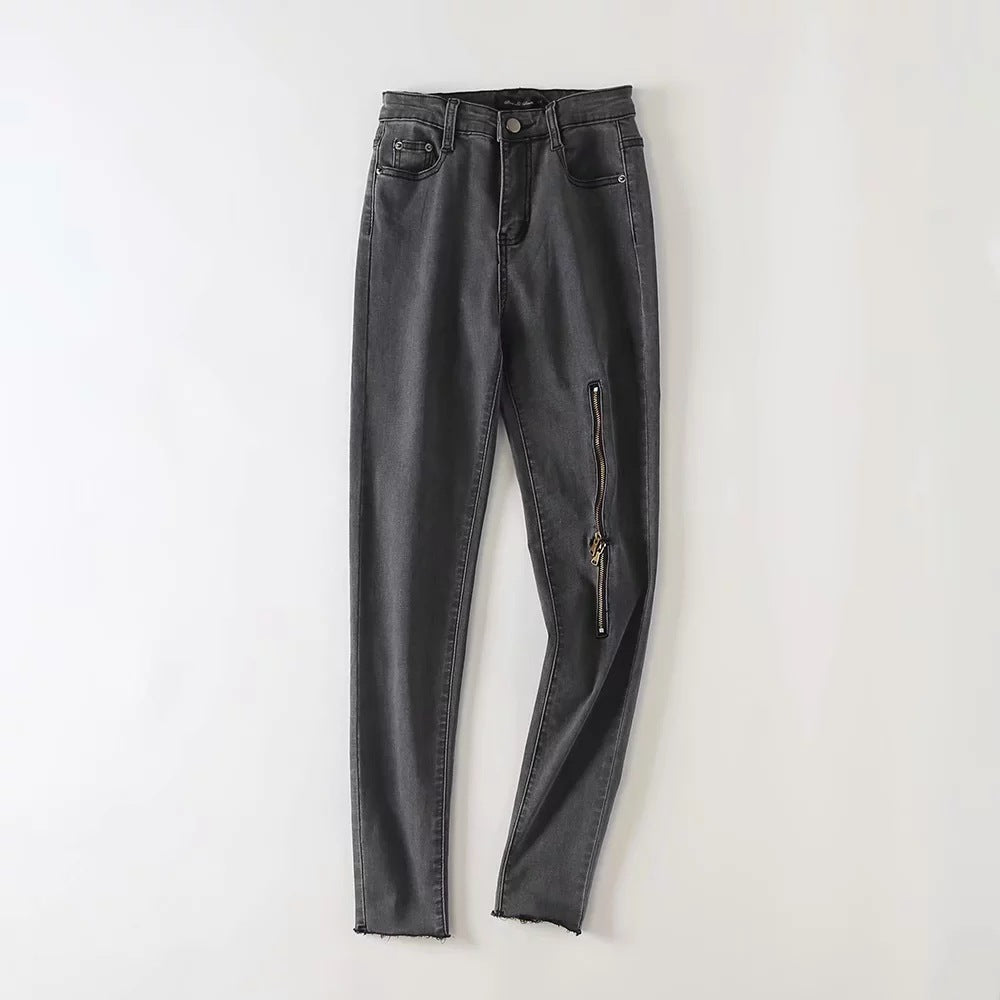 European and American Street Shots Show Thin Ripped Zipper Trousers