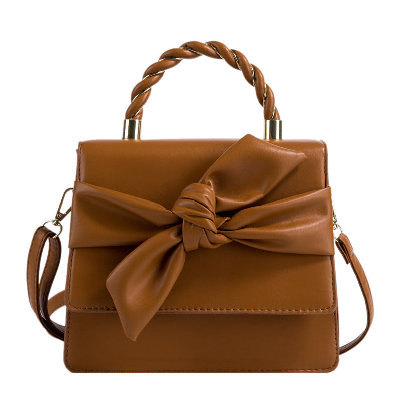 Fransk Skuldertaske / Crossbody Taske med Sommerfugleklips
