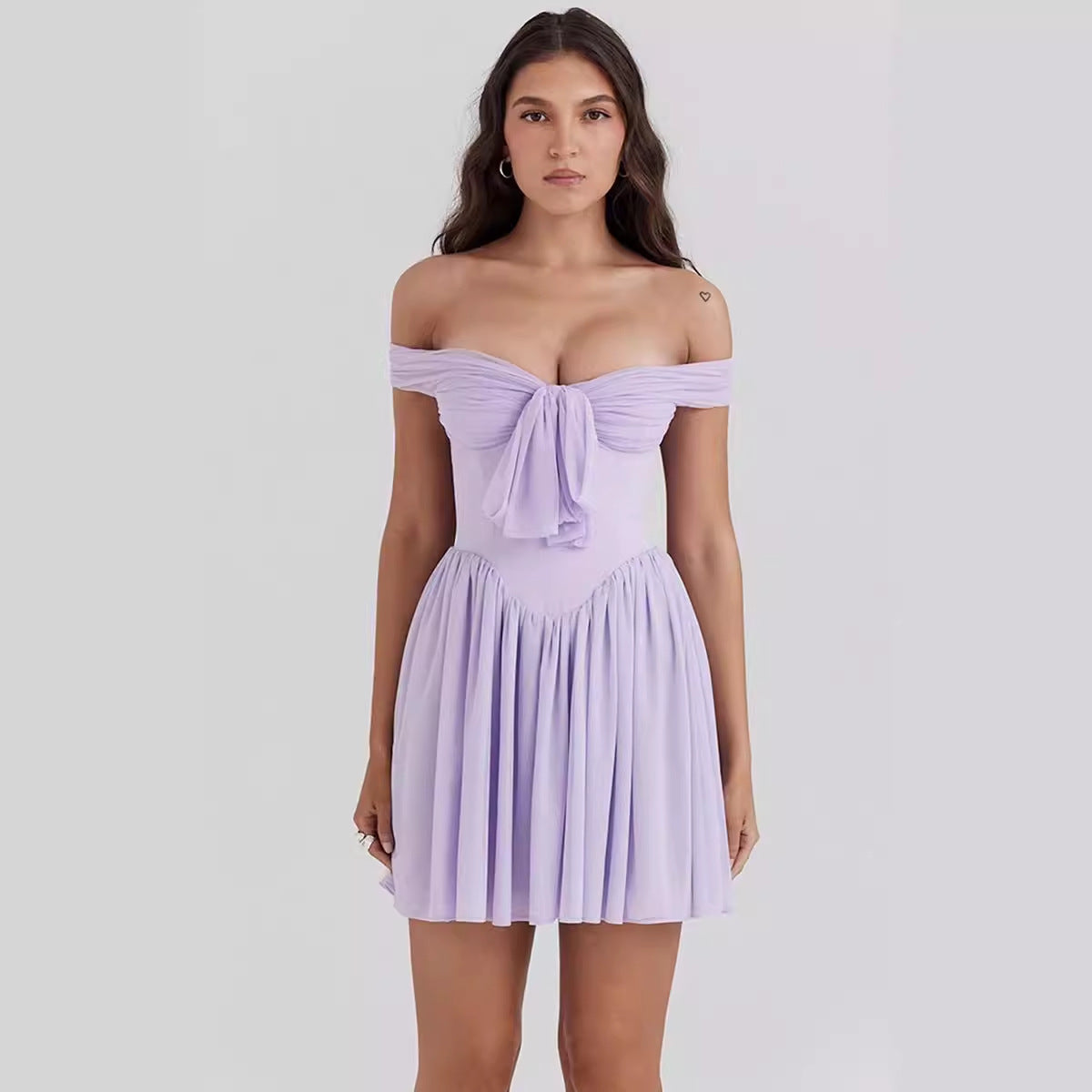 Lilla fransk-inspireret off-shoulder slipkjole med bådudskæring til kvinder