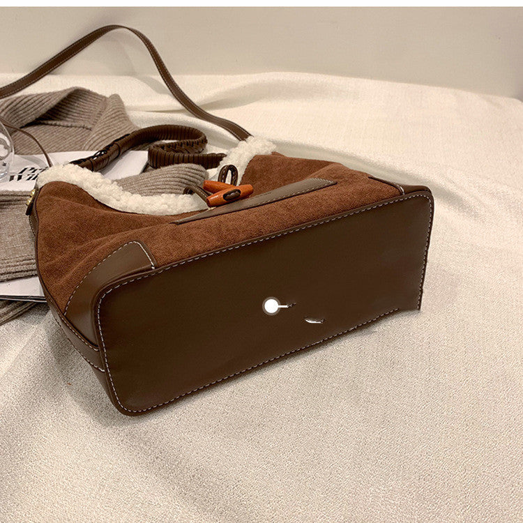 Design en lille skuldertaske med én skulderrem