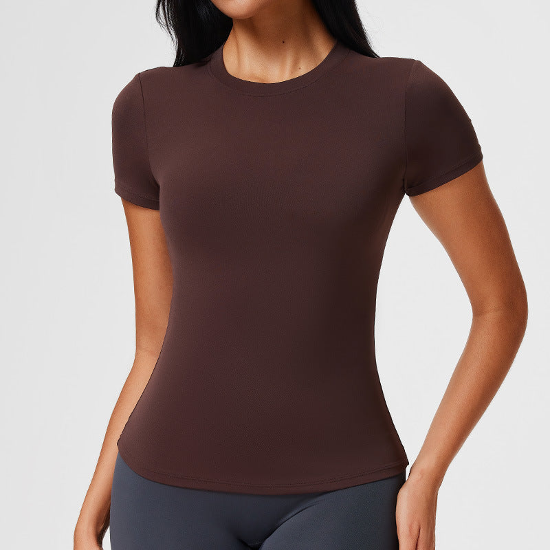 Afslappet sport T-shirt til kvinder, slim fit og hurtigttørrende, med 'nøgenfølelse' til fitness