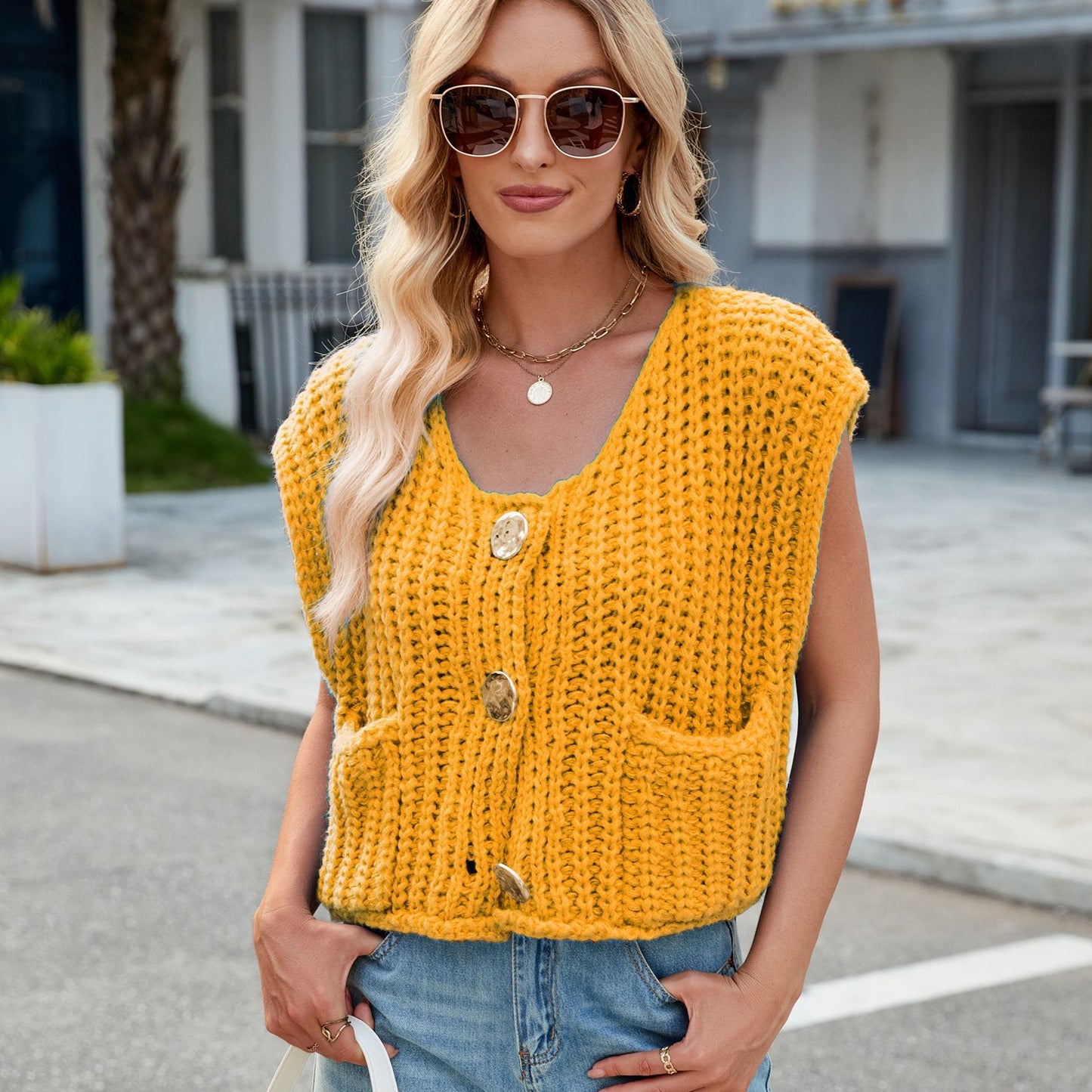 Women's V-neck Three-button Sleeveless Cardigan