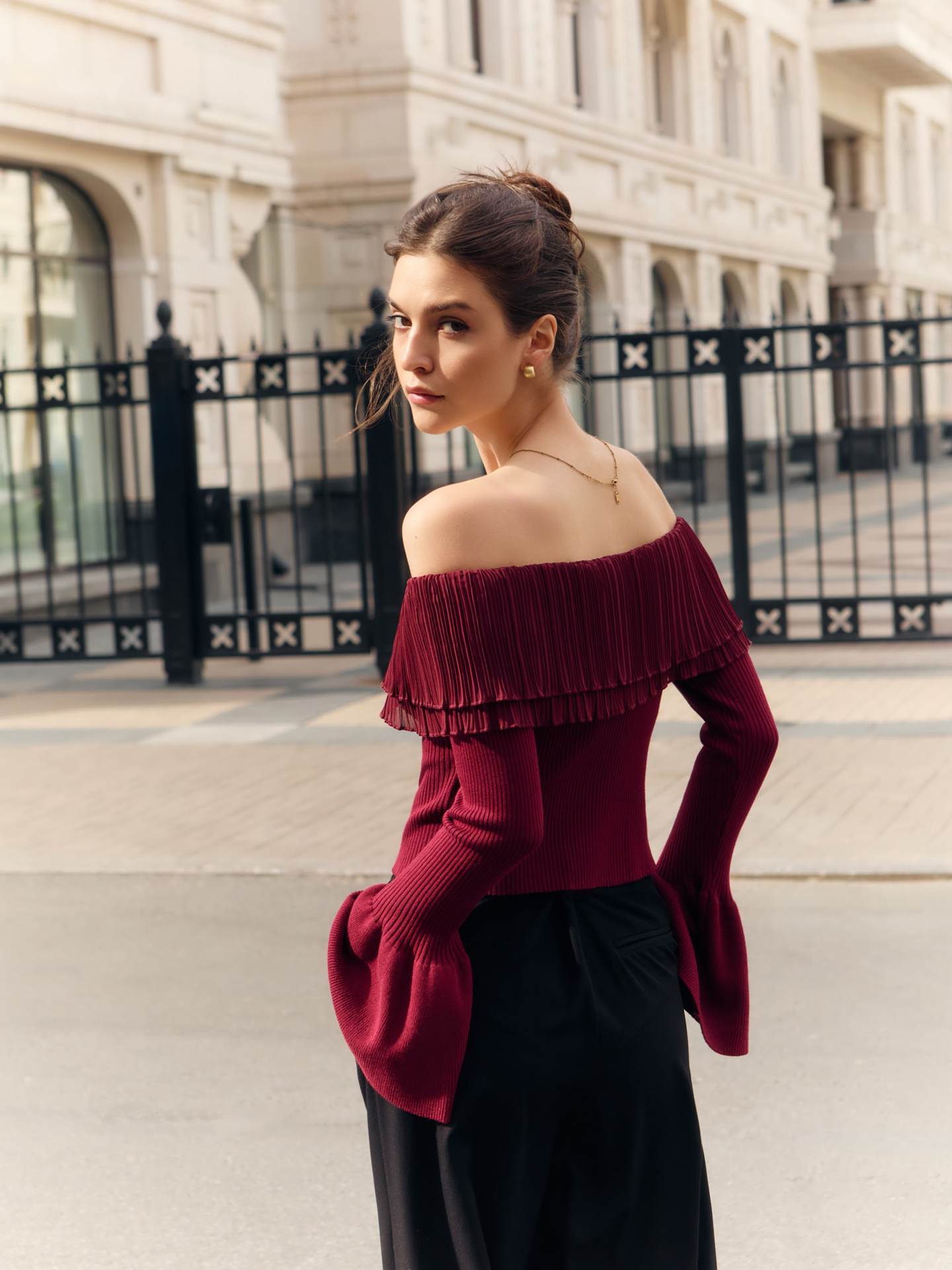 Off-shoulder Collar Long Sleeve Clinch Splicing Knitwear