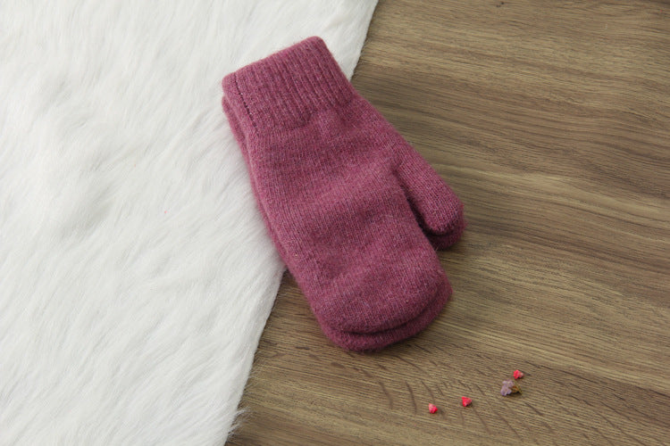 Full finger thick woolen gloves