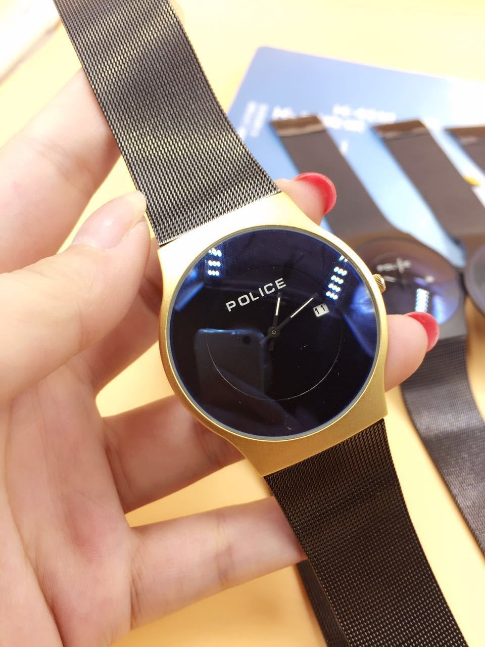 Quartz watch with double safety buckle