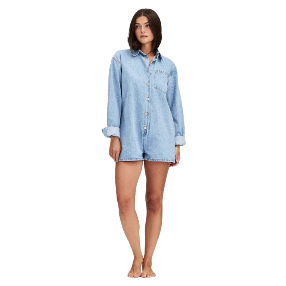 Retro-style Relaxed-fit Womens Top With A Turn-down Collar And Buttons