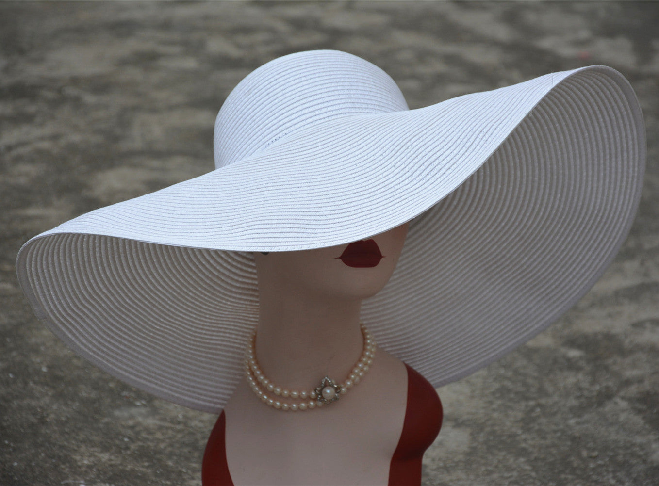 Oversized Hepburn Shade Holiday Straw Hat 18cm