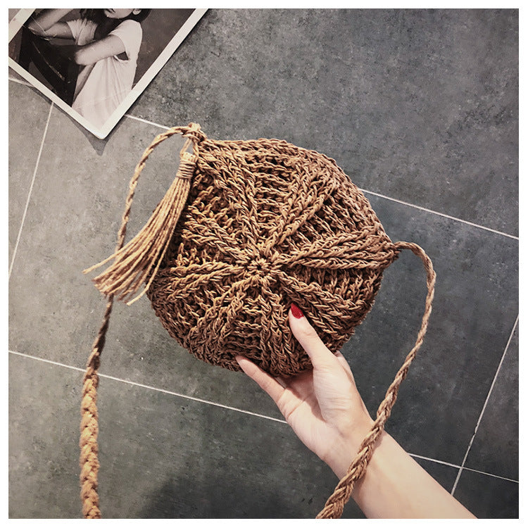 Hollow round straw bag