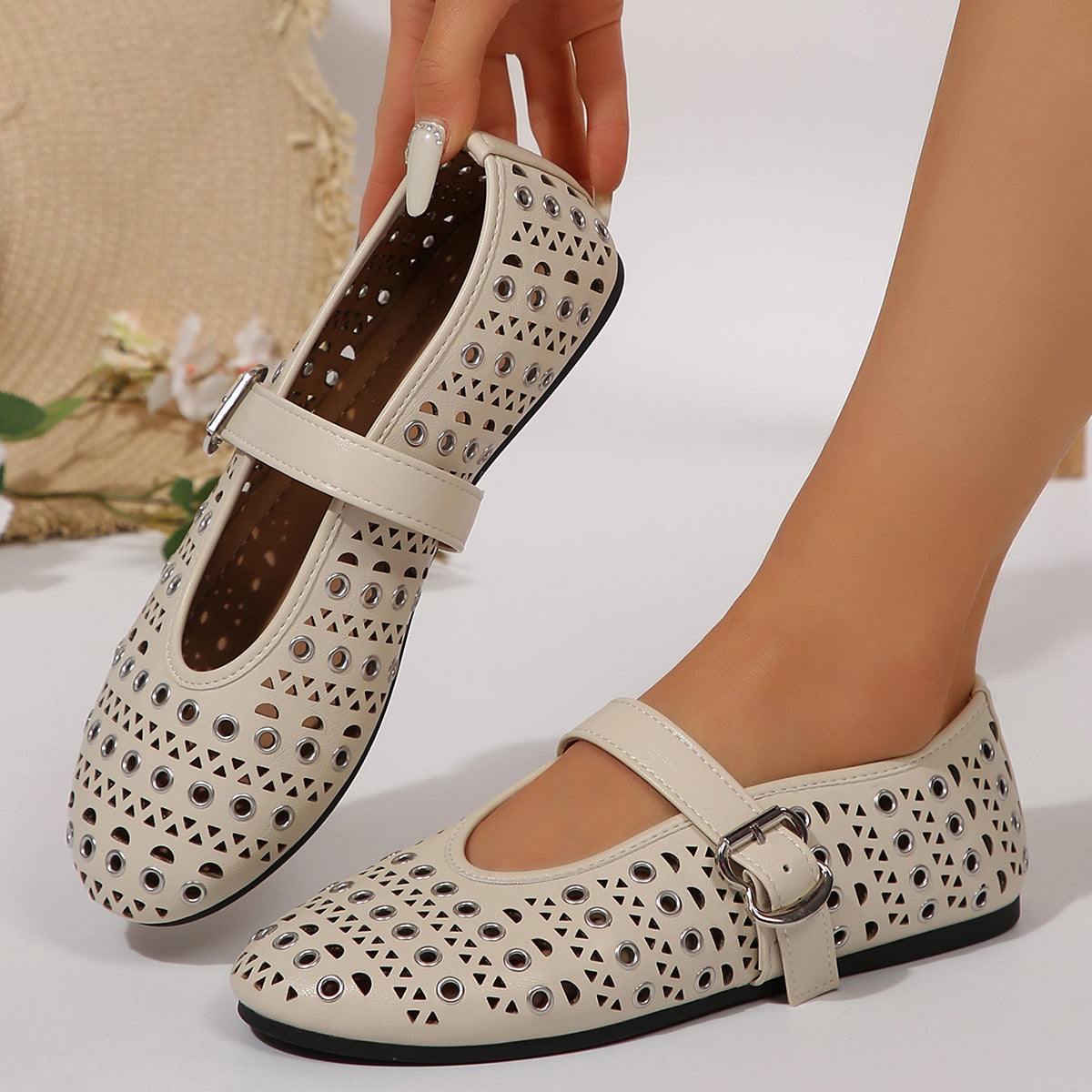 Women's Shoes Fashionable Breathable Hole Rivet Button Round Head