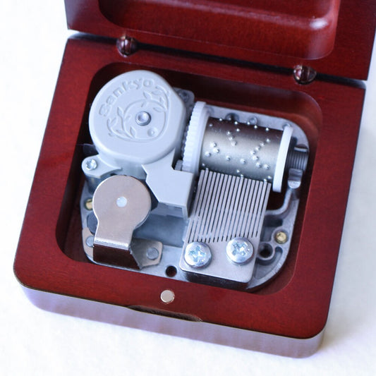 Wooden hand-cranked clockwork music box