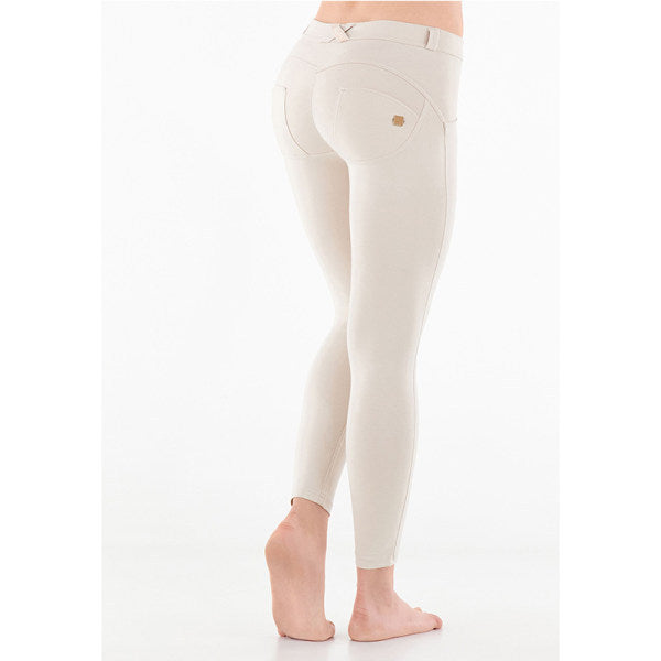 Womens Tight-fitting Workout Jeans With A Butt-lifting Pad